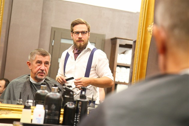 Andrej Babi navtívil známé praské holiství Barbershop.
