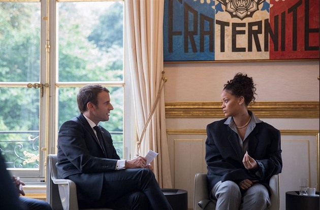 Rihanna se setkala s francouzským prezidentem.
