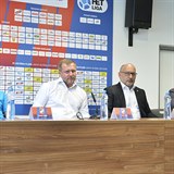 Trenér Pavel Vrba na tiskové konferenci společně s útočníkem Markem Bakošem,...