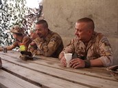 etí vojáci jsou v Afghánistánu vystavováni nebezpeí teroristických útok....