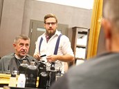 Andrej Babi navtívil známé praské holiství Barbershop.