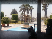 Nemocnice leí na behu Nilu a pacient, poskytuje i zahrady a zelené koutky na...