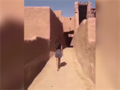 ena se procházela v Uajkíru v nepatiném obleení.