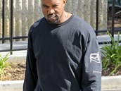 Kanye má momentáln z ostudy kabát.