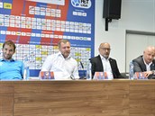 Trenér Pavel Vrba na tiskové konferenci spolen s útoníkem Markem Bakoem,...