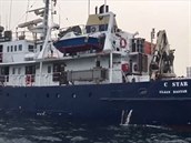 Plavidlo C-Star hodlá bránít migraci a neustálým dodávkám uprchlík do Evropy...