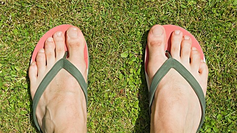 abky jsou oblíbená letní obuv. Problém je, e vbec nejsou zdraví prospné!