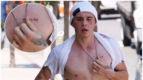 Brooklyn Beckham si nechal na prsou udlat bizarní tetování.