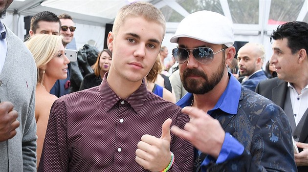 Justin Bieber a jeho otec.