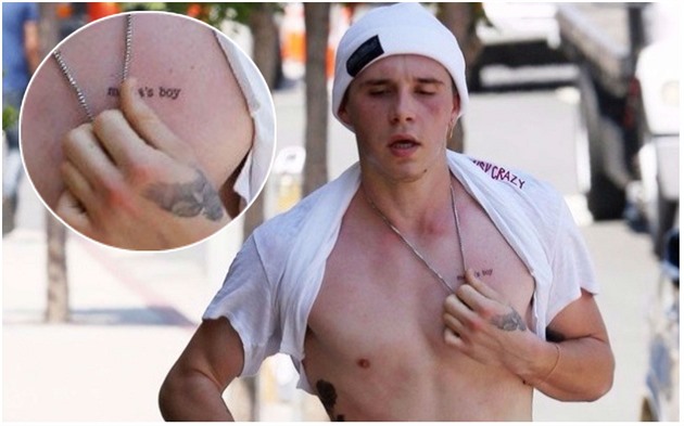 Brooklyn Beckham si nechal na prsou udlat bizarní tetování.