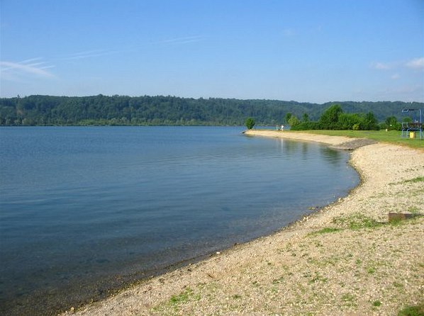 Hlunsk jezero pvodn bvalo trkovnou. Dnes je zde bezpoet atrakc, jako...