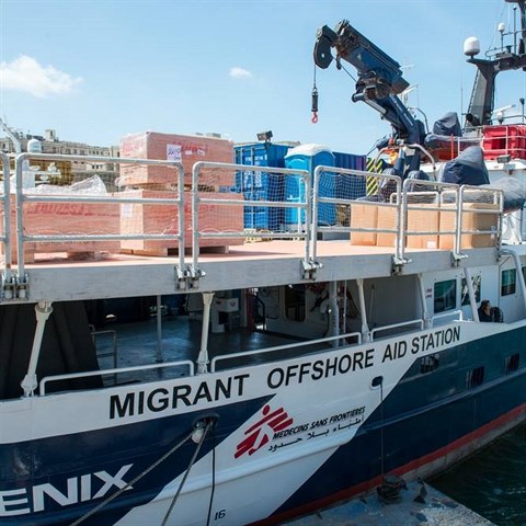 Lékaři bez hranic používají ve Středozemním moři lodě Dignity a Phoenix.