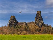 Symbol eského Ráje, zícenina gotického hradu Trosky, se nachází u Semil. Je...