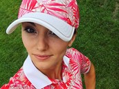 Klár Spilková je krásná golfistka.