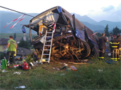 V Itálii havaroval autobus plný ech. idi na míst zemel