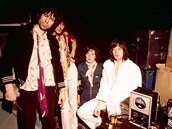 Archivní snímek z backstage koncertu kapely The Rolling Stones.