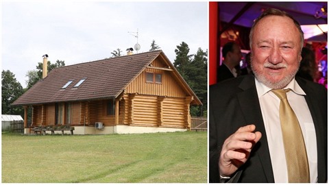 Vítzslav Jandák má u Tebon krásný srub.