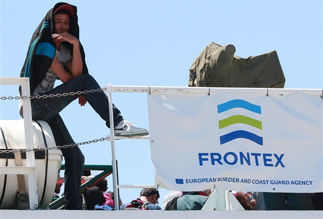 Evropská agentura Frontex, steící spolené evropské pobení hranice, elí...