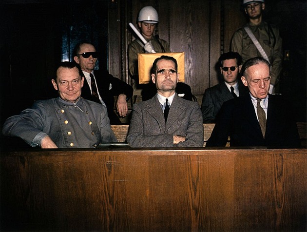 V roce 1946 byl odsouzen v Norimberku na doživotí, 17. srpna 1987 jej nalezli...