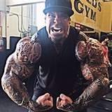 Rich Piana bojuje o ivot.