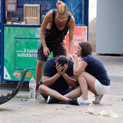 idi v bl dodvce najel do davu lid na bulvru Las Ramblas.