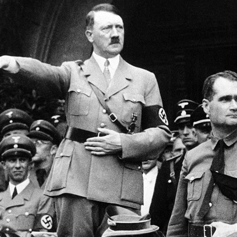 Hitlera Hess obdivoval vce ne jin nacistit ldi.
