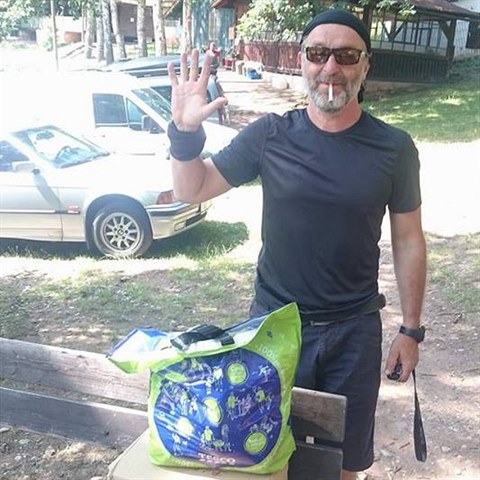 Herec bhem pprav na letn tbor v Pntlukch, kam jezd v rmci organizace Tbornci Jana s Bohdankou Pavlkovou.