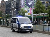 Finská policie eí útoníka s dlouhým noem, který pobodal chodce ve mst...