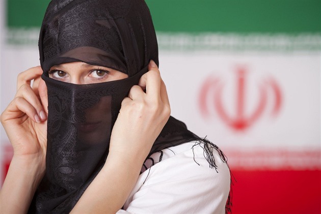 Odhalování je nepřátelství. Šéf íránské justice chce stíhat nezahalené ženy