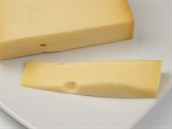 Gouda je polotvrdý sýr.