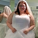 Zasnouben Amanda si pvodn vybrala na chystanou svatbu tyto aty. Nyn by se...