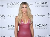 Khloe Kardashian se navlékla do uzoukého modelu, který jí zaruen pivodí...