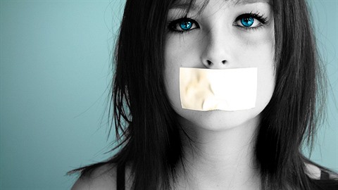 Hrozba cenzury internetu znepokojuje uivatele, neziskovky si mnou ruce.