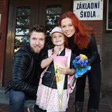 Bábor a Nosková doprovodili společně Míšinu dceru do školy.