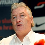 Miloš Říha, hokejový trenér.