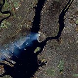 Satelitn snmek Manhattanu ve chvlch zkzy.