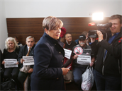 Ivanka Kohoutová pila k soudu, kde ji ekala mohutná podpora.