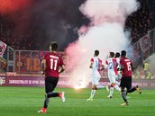 Násilnosti na stadiónu na�tvaly i umírn�n�j�í �ást fanou�k�.