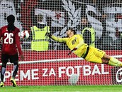 První gól derby. Gólman Sparty Martin Dúbravka nedosáhl na hlaviku Milana...