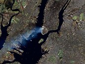 Satelitní snímek Manhattanu ve chvílích zkázy.