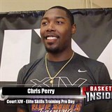 Basketbalista Chris Perry lt v podnm malru.