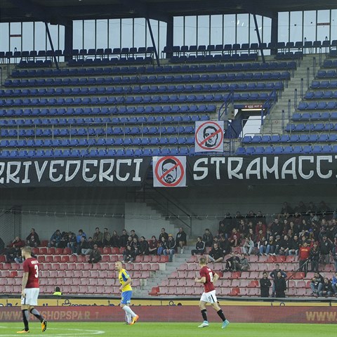 Vzkaz sparanskho kotle italskmu trenrovi Andreovi Stramaccionimu je jasn.