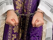 Krýt pedofily a jiné devianty není v rámci katolické církve až tak neobvyklé.