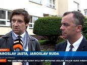 Poltí záchranái Jasita a Ruda popisují prbh akce ve Vltav pro televizi...