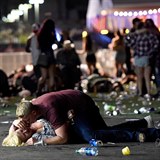 Masakr v Las Vegas m na svdonm jeden stelec s automatickou zbran.