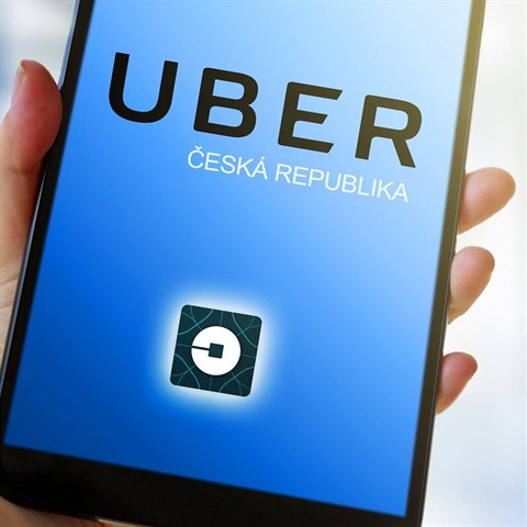 Uber le taxikm v aludku.