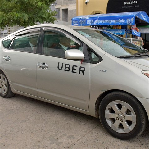 Uber je mnohem levnj, ne taxi.