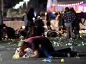 Masakr v Las Vegas má na svdonmí jeden stelec s automatickou zbraní.