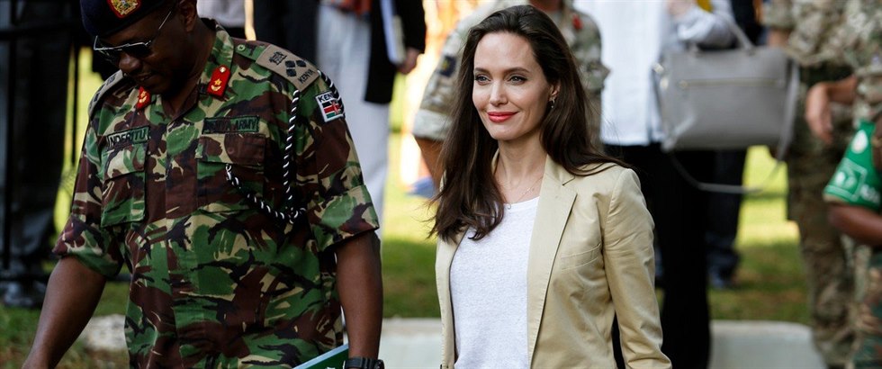 Angelina Jolie se mla stát návnadou pro dopadení afrického zloince. 