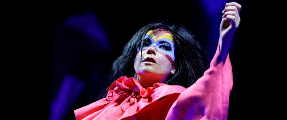 Björk obvinila dánského reiséra ze sexuálního obtování. 